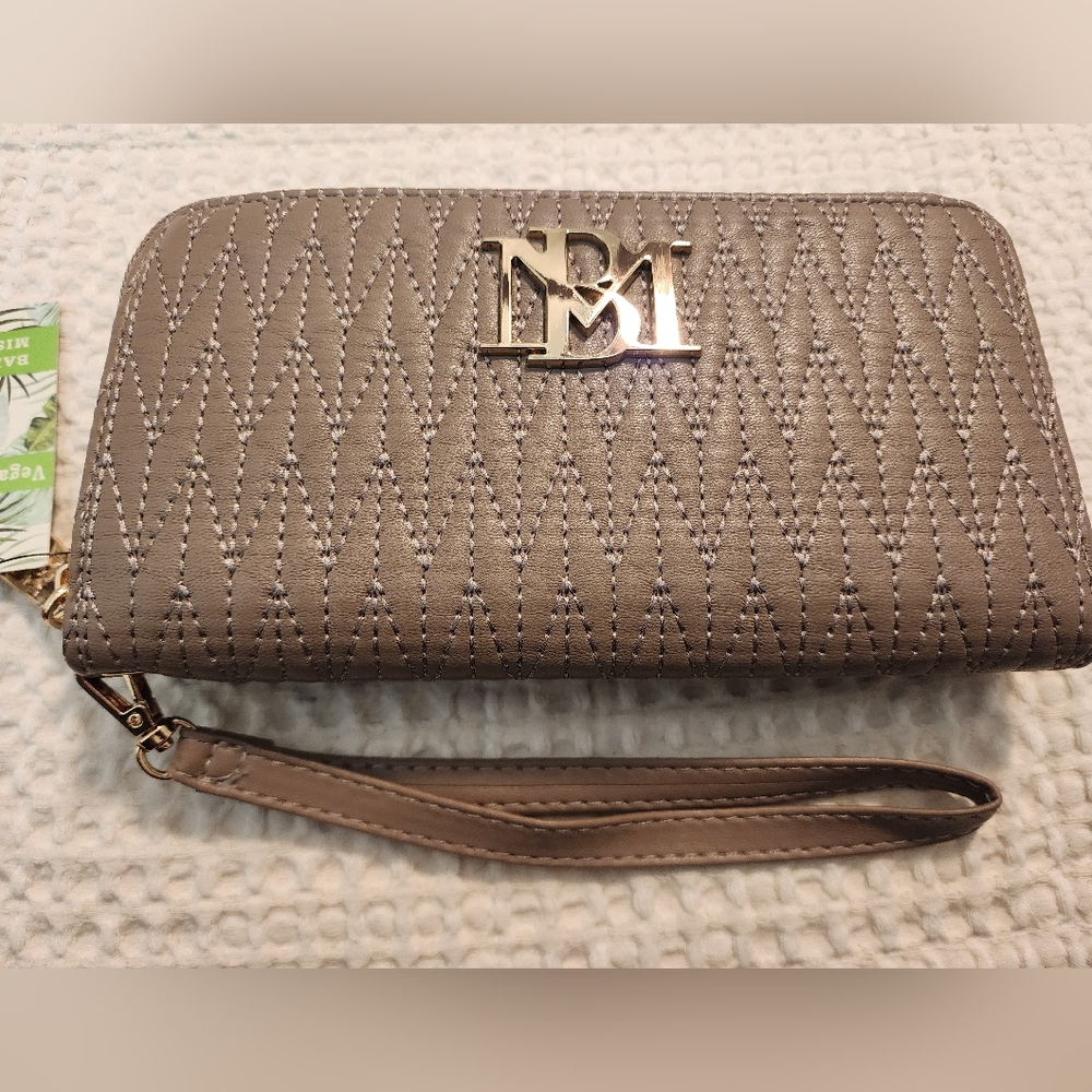 Badgley Mischka NWT Taupe Gold Zippered Wristlet Clutch Wallet Many Card Slots